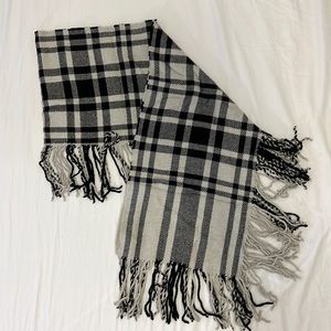 BANANA REPUBLIC Plaid Fringe Scarf